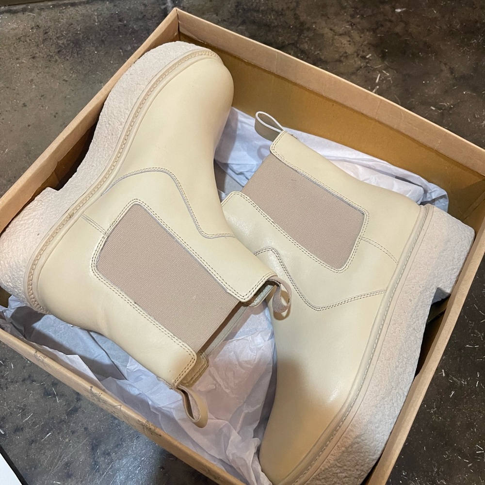 FREE PEOPLE CARMEL CHELSEA BOOTS